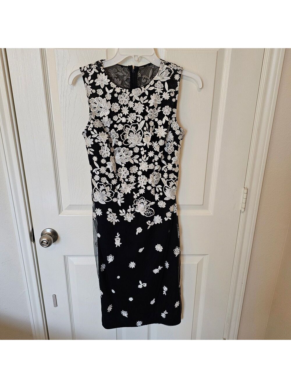White House Black Market Sheath Dress Embroidered Floral Mesh Sleeveless size 0